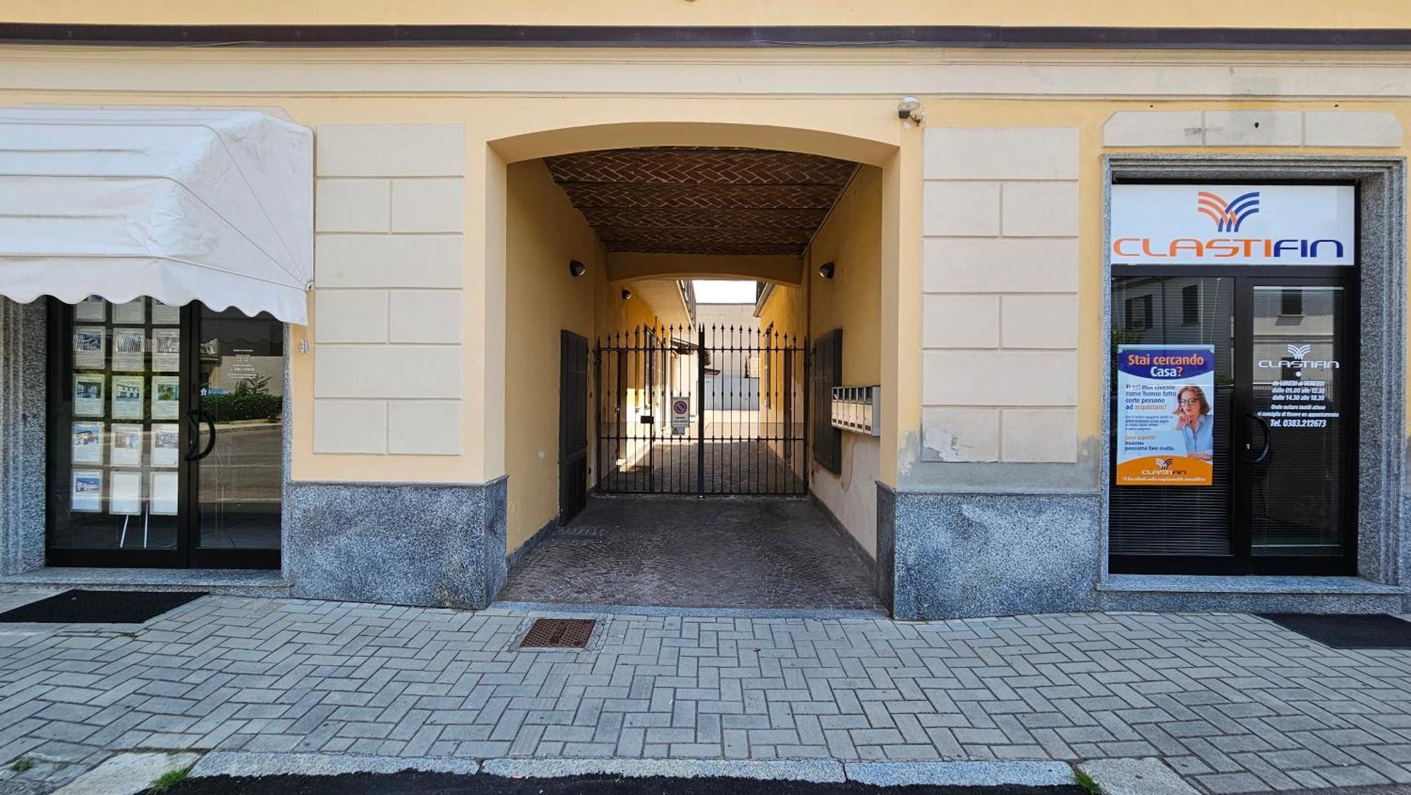 Casa Oltrepo Comoda Silenziosa Centrale E Parcheggio Interno Apartment Casteggio Exterior photo